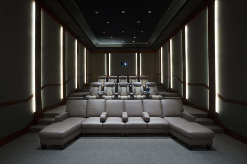 Featured image of post Luxury Home Theater Seating / Naturally, for those looking for a more conventional home theatre, it is possible to link our cosmopol home cinema seating together to create beautiful chains of cinema seats.